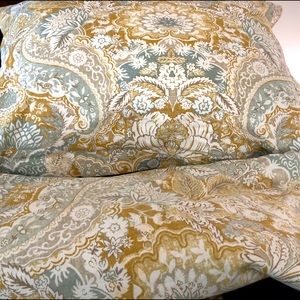 Pottery Barn Queen Duvet and 2 standard shams.